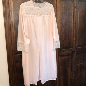 Women’s long  pink lace Shadowline robe size large